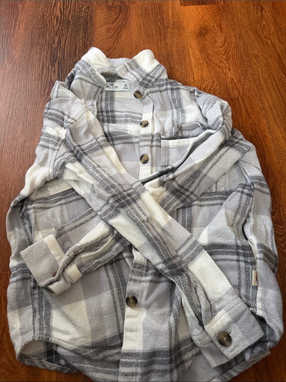 Hollister women’s  Plaid Button-Down Flannel in Gray & White